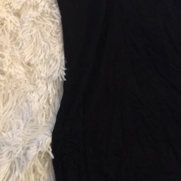 Detailed T-shirt - Picture 3 of 4